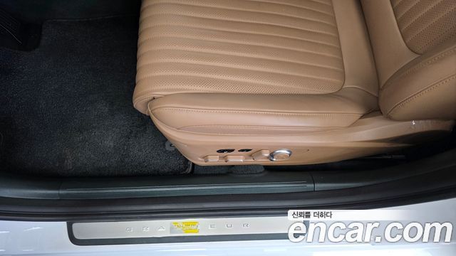 Hyundai Grandeur (GN7) 2,5 Gasoline 2WD Calligraphy 2025 — фото 32