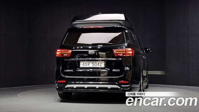 Kia Carnival 9-Seater Hi-Limousine Noblesse Special 2019 — фото 4