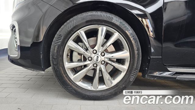 Kia Carnival 9-Seater Hi-Limousine Noblesse Special 2019 — фото 5