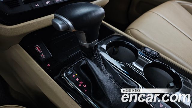 Kia Carnival 9-Seater Hi-Limousine Noblesse Special 2019 — фото 9