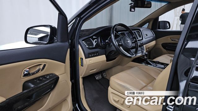 Kia Carnival 9-Seater Hi-Limousine Noblesse Special 2019 — фото 10