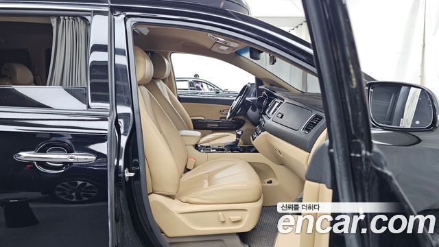 Kia Carnival 9-Seater Hi-Limousine Noblesse Special 2019 — фото 15