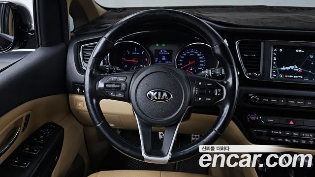 Kia Carnival 9-Seater Hi-Limousine Noblesse Special 2019 — фото 17