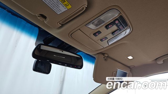 Kia Carnival 9-Seater Hi-Limousine Noblesse Special 2019 — фото 22