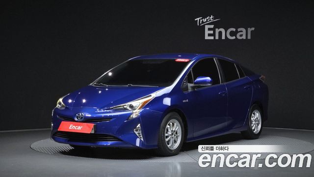 Toyota Prius (IV) 1.8 E 2018 — фото 11