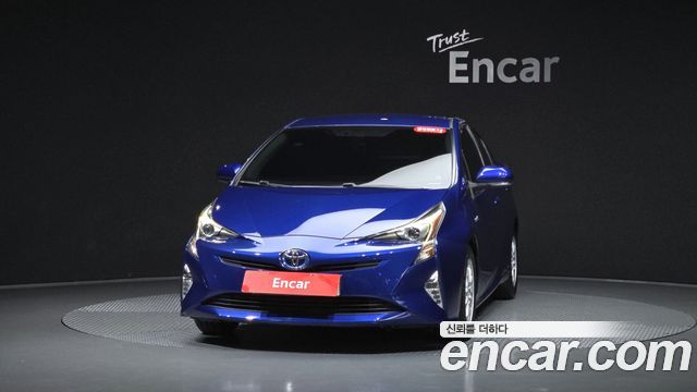 Toyota Prius (IV) 1.8 E 2018 — фото 3