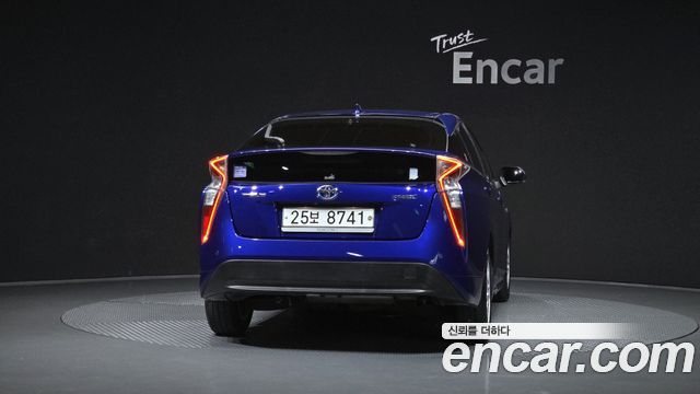 Toyota Prius (IV) 1.8 E 2018 — фото 4