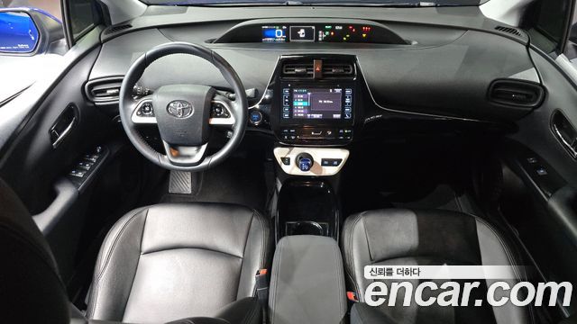 Toyota Prius (IV) 1.8 E 2018 — фото 7