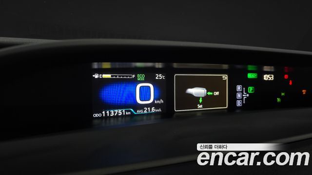 Toyota Prius (IV) 1.8 E 2018 — фото 8