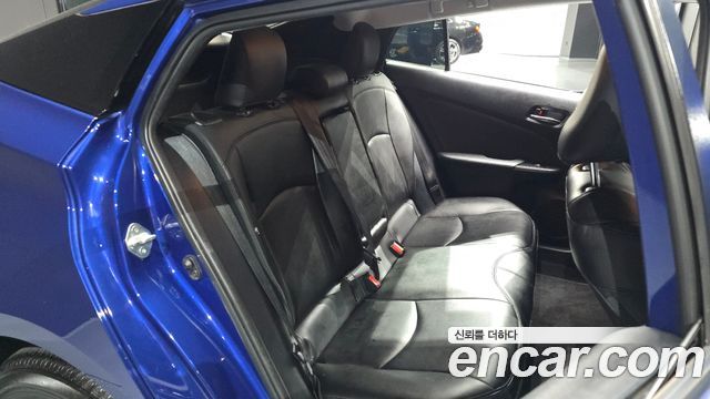 Toyota Prius (IV) 1.8 E 2018 — фото 15