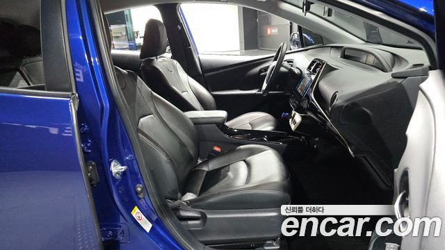 Toyota Prius (IV) 1.8 E 2018 — фото 16