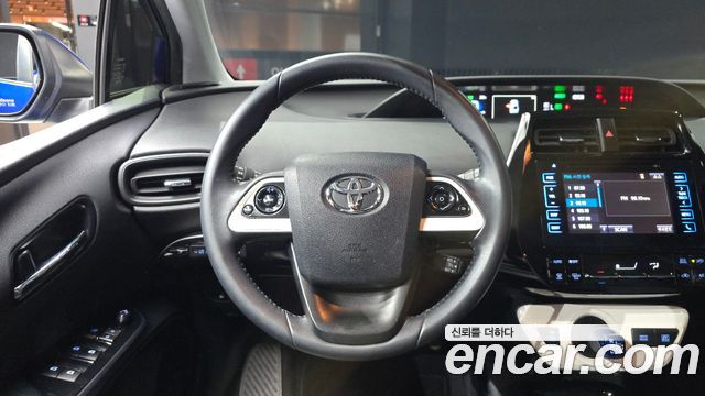 Toyota Prius (IV) 1.8 E 2018 — фото 17