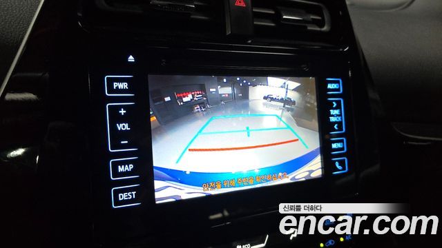 Toyota Prius (IV) 1.8 E 2018 — фото 18