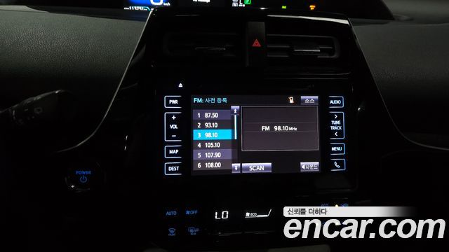 Toyota Prius (IV) 1.8 E 2018 — фото 20