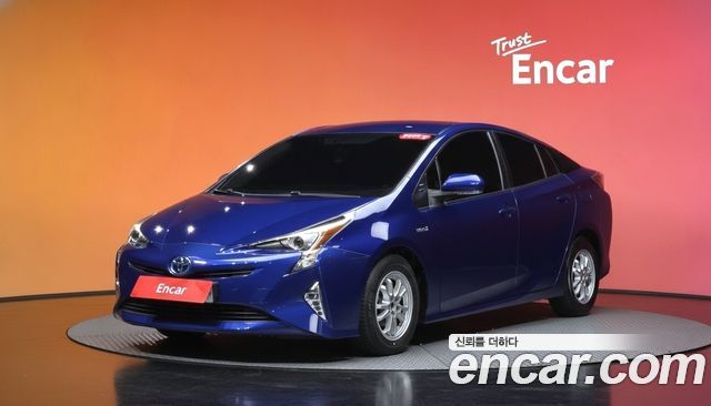 Toyota Prius (IV) 1.8 E 2018 — фото 1