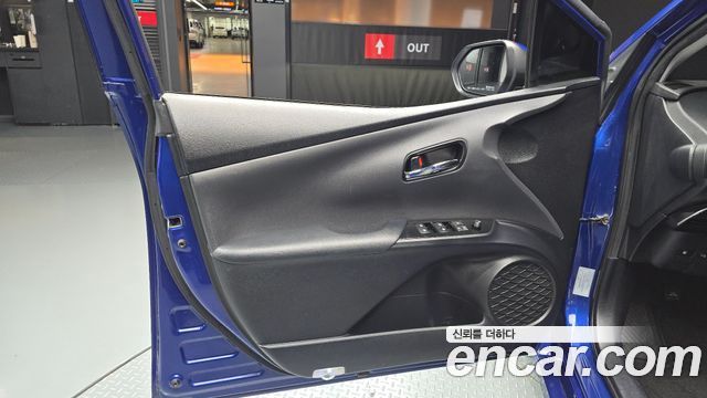 Toyota Prius (IV) 1.8 E 2018 — фото 30