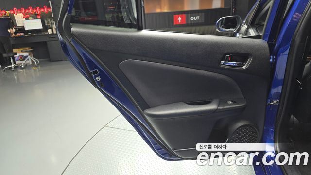 Toyota Prius (IV) 1.8 E 2018 — фото 31