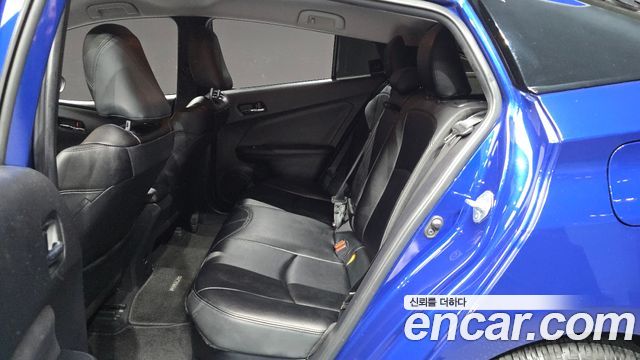 Toyota Prius (IV) 1.8 E 2018 — фото 32