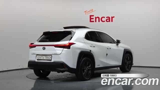 Lexus UX250h 2.0 2WD 2019 — фото 2