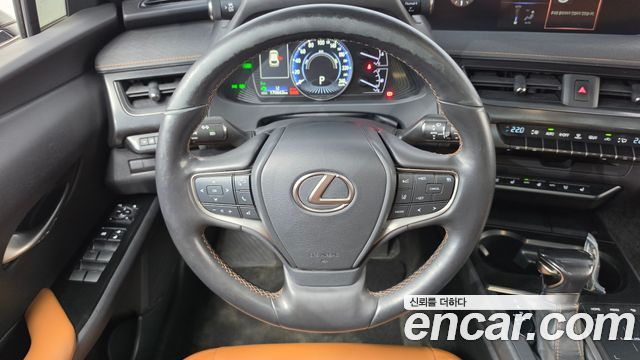 Lexus UX250h 2.0 2WD 2019 — фото 16