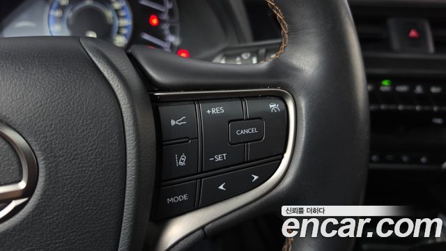 Lexus UX250h 2.0 2WD 2019 — фото 19