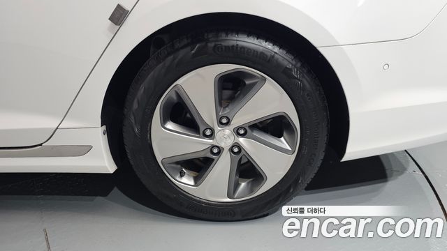 Hyundai Sonata Hybrid (LF) 2.0 HEV Premium 2015 — фото 21
