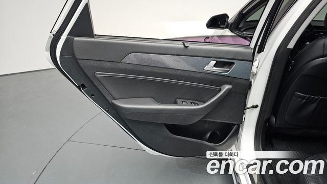 Hyundai Sonata Hybrid (LF) 2.0 HEV Premium 2015 — фото 25