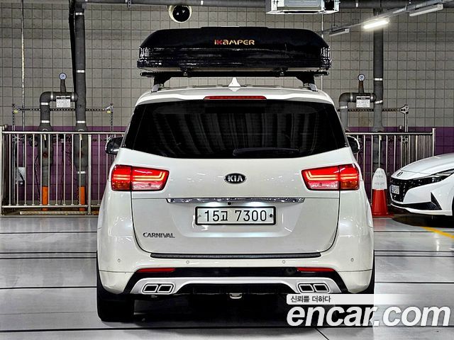 Kia Carnival 9-seater Noblesse 2015 — фото 17