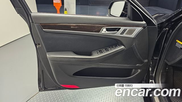 Genesis G80 3.3 GDI AWD Premium Luxury 2018 — фото 24
