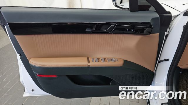 Hyundai Grandeur (GN7) 2,5 Gasoline 2WD Calligraphy 2025 — фото 24