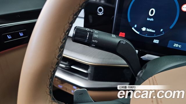 Hyundai Grandeur (GN7) 2,5 Gasoline 2WD Calligraphy 2025 — фото 35