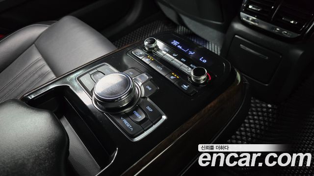 Genesis EQ900 3.8 GDI AWD Premium Luxury 2017 — фото 18
