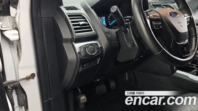 Ford Explorer 2.3 Limited 4WD 5th 2018 — фото 17