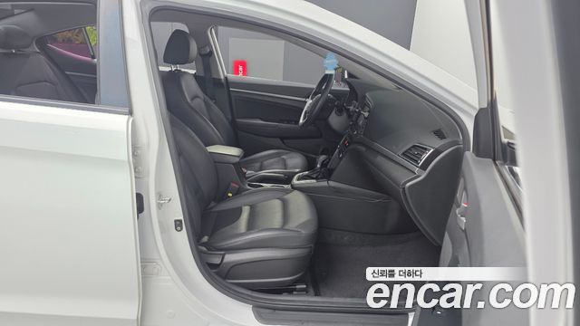 Hyundai Avante (AD) 1.6 GDI Value Plus 2017 — фото 11