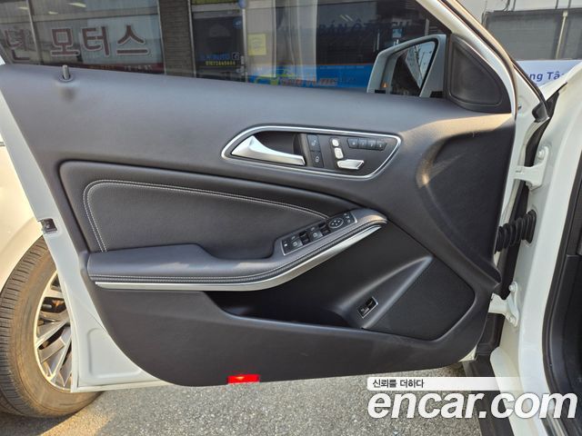 Mercedes-Benz GLA-Class (X156) GLA220 Premium 2019 — фото 9
