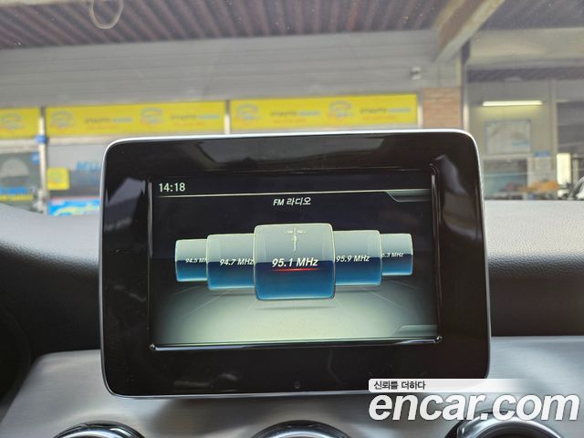 Mercedes-Benz GLA-Class (X156) GLA220 Premium 2019 — фото 16