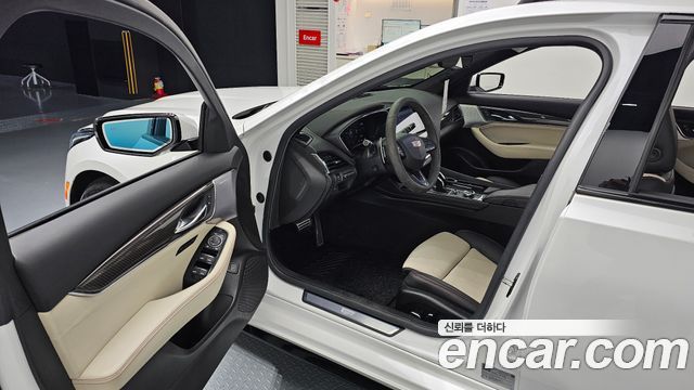 Cadillac CT5 2.0 Sport 2023 — фото 10