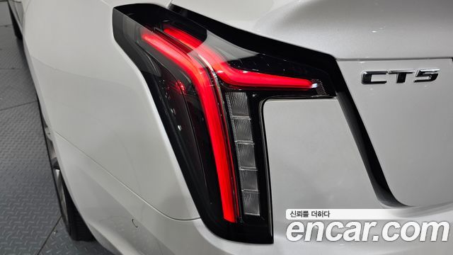 Cadillac CT5 2.0 Sport 2023 — фото 23