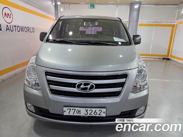 Hyundai Grand Starex 12-Seater Wagon Smart