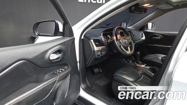 Jeep Cherokee (KL) 2.4 Longitude AWD 2016 — фото 10