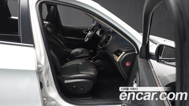 Jeep Cherokee (KL) 2.4 Longitude AWD 2016 — фото 11