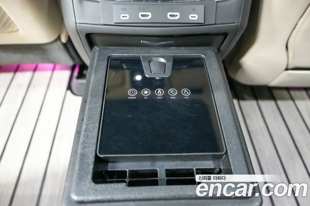 Cadillac Escalade (V) 6.2 ESV ESV Sports Platinum 2023 — фото 17