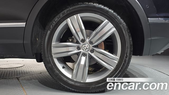 Volkswagen Tiguan (II) 2.0 TDI 4Motion Prestige 2018 — фото 21