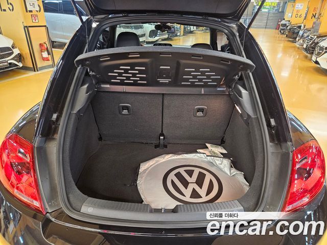 Volkswagen Beetle 2.0 TDI Premium 3rd 2015 — фото 16