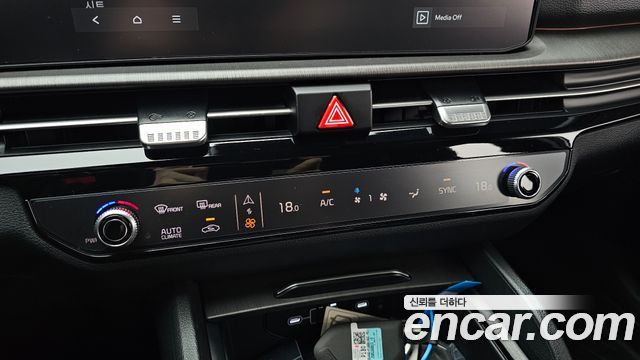 Kia Sportage (V) Gasoline 1.6 Turbo 2WD Signature X Line 2025 — фото 30