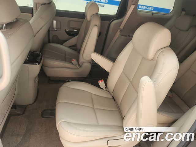 Kia Carnival 9-seater Noblesse 2016 — фото 8