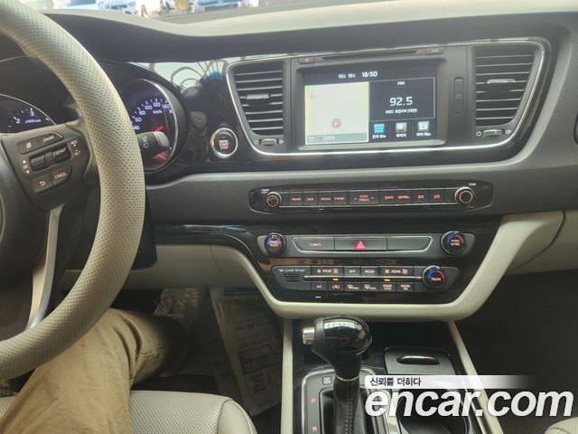Kia Carnival 9-seater Noblesse 2016 — фото 10