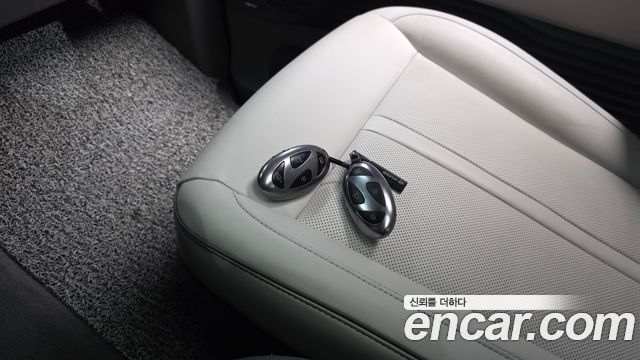 Hyundai Staria HEV 1.6 Lounge 9-Seater Inspiration 2025 — фото 16