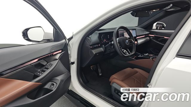 BMW 5 Series (G60) 530i xDrive M Sport 2025 — фото 10