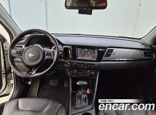 Kia Niro Prestige 2018 — фото 8